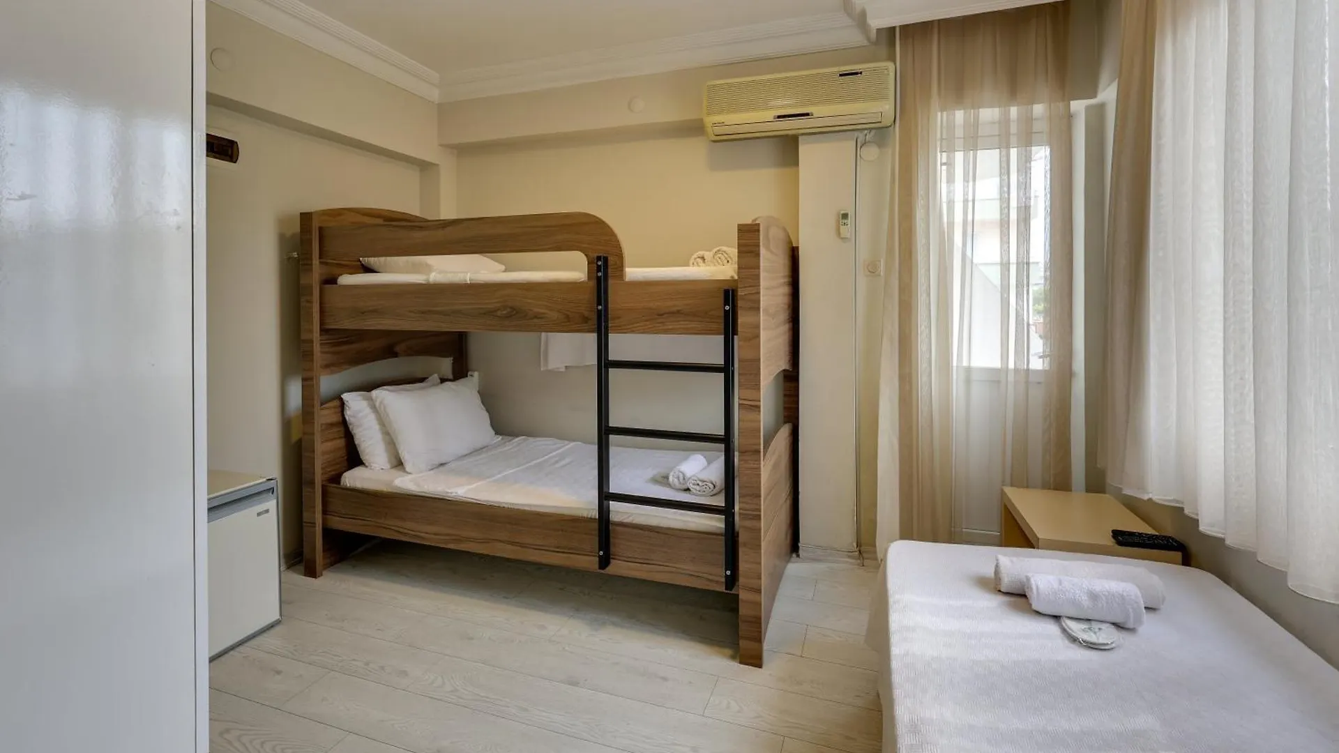 Hikmethan Otel Kusadası 2*,  Turcia