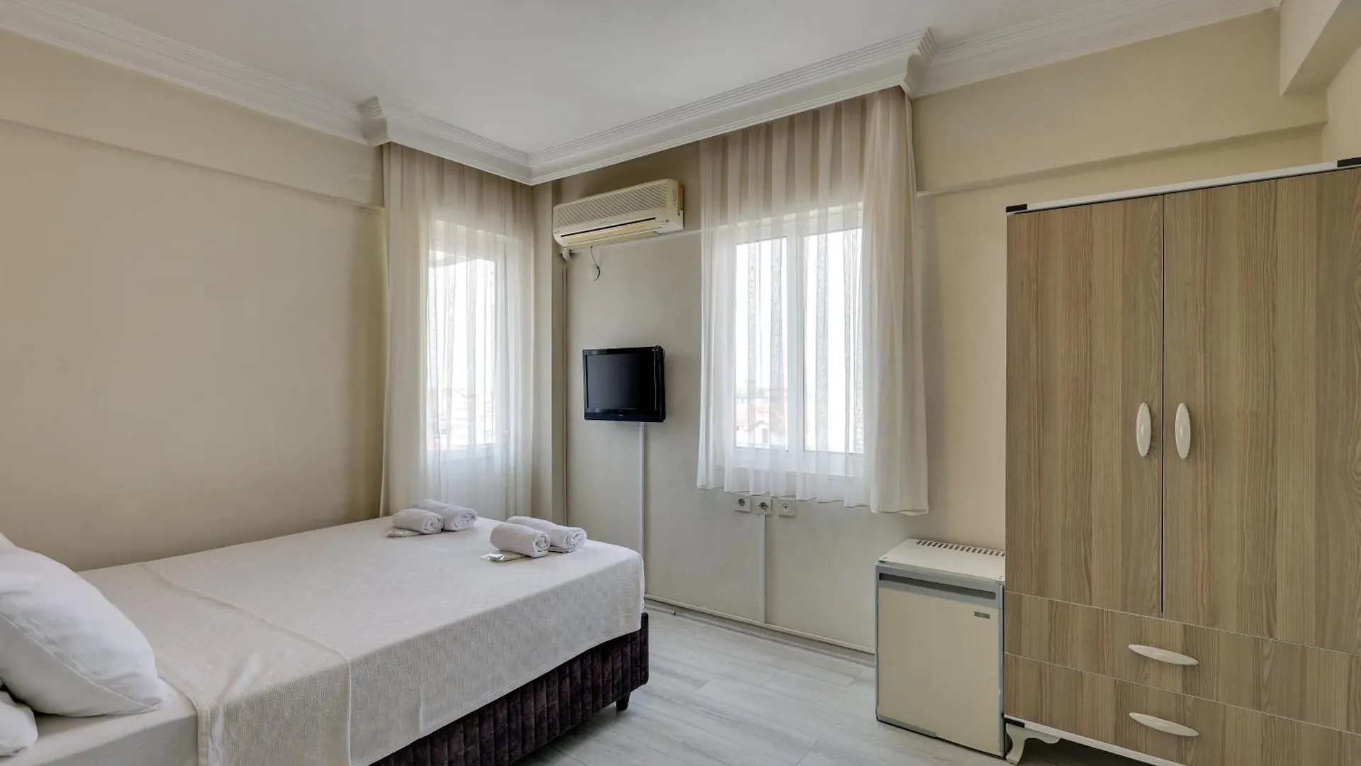 Hotel Hikmethan Otel Kusadası