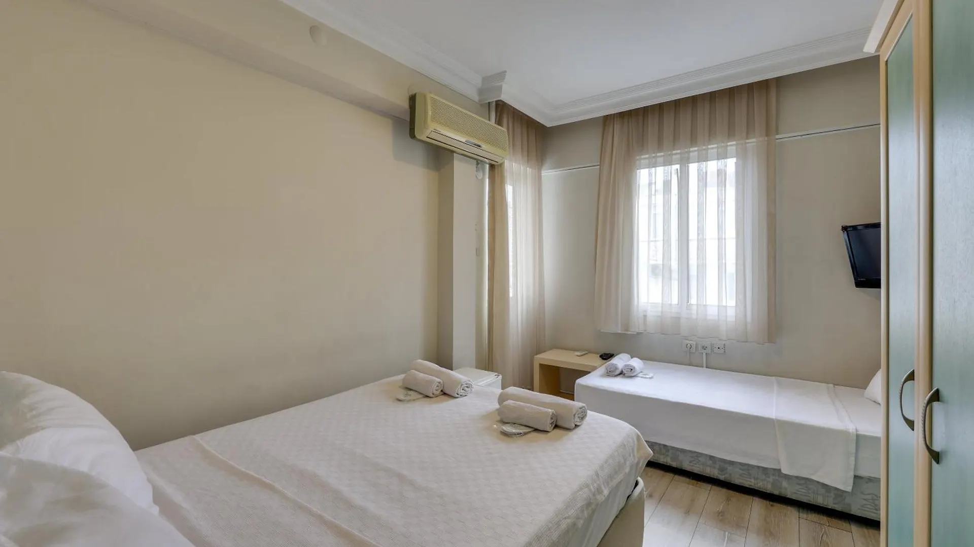 Hikmethan Otel Kusadası 2*,