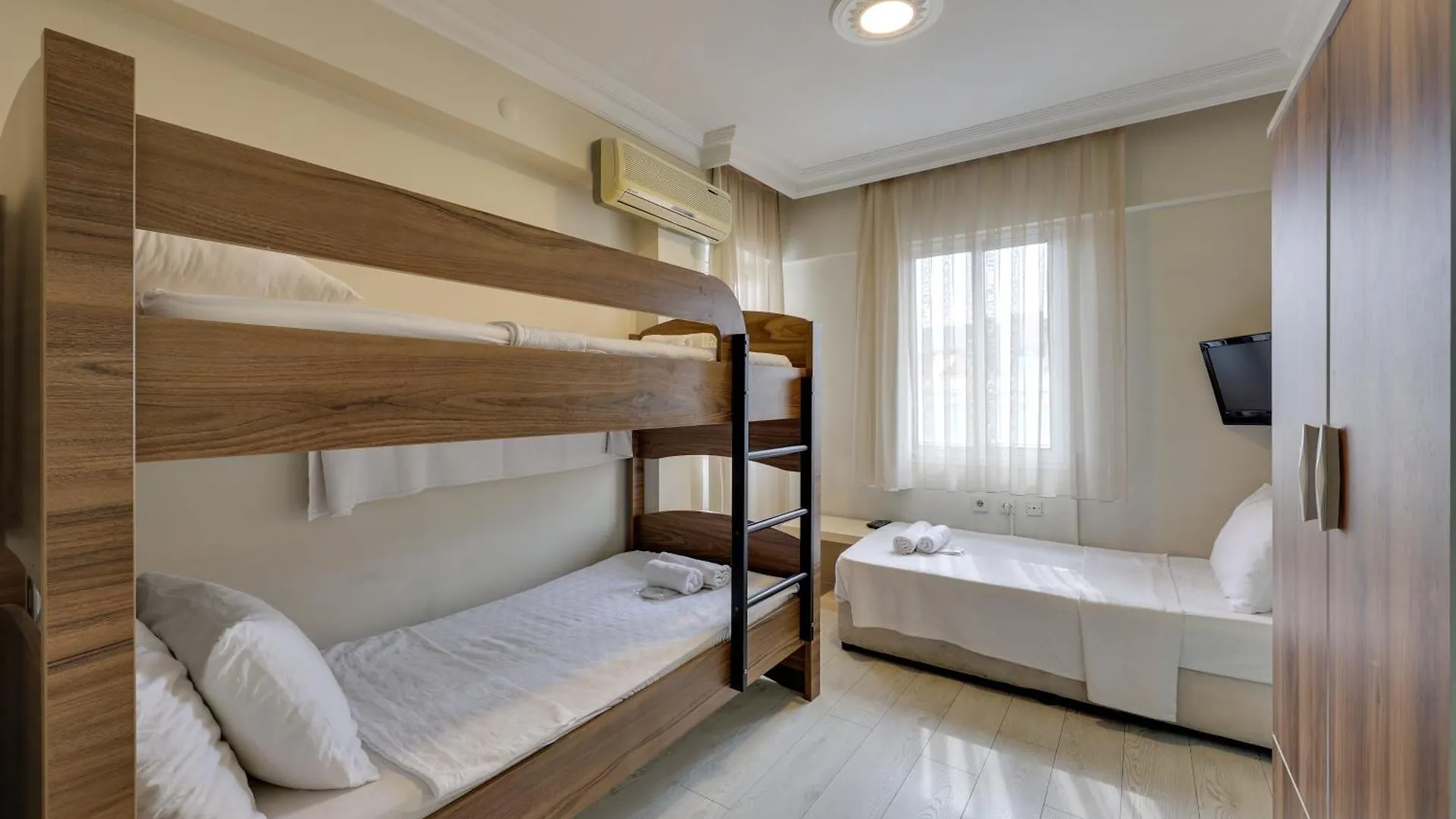 Hikmethan Otel Kusadası 2*,  Turchia