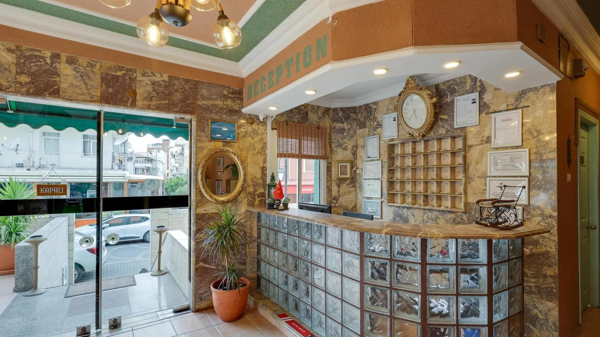 Hikmethan Otel Kusadası 2*,